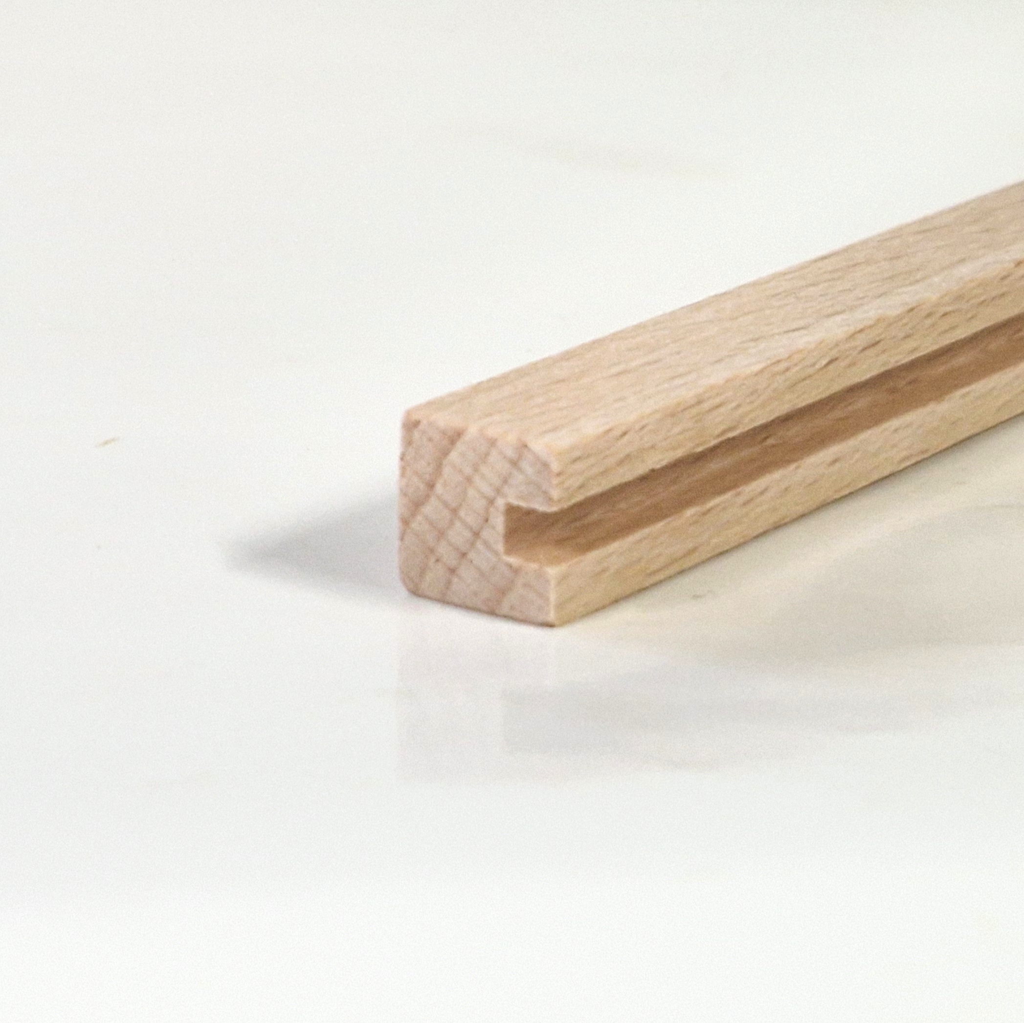 Nutleiste mit einer Nut als Endpfosten für Zäune