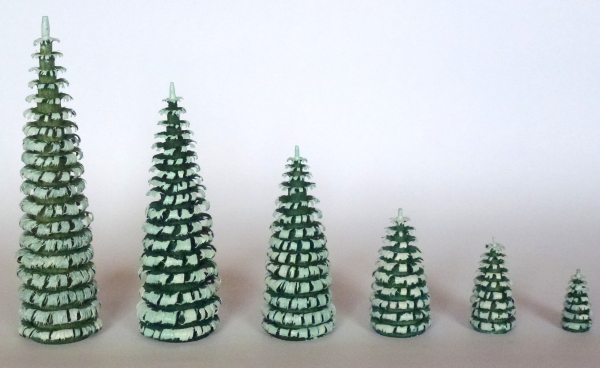 Ringelspanbaum grün/weiß aus Lindenholz