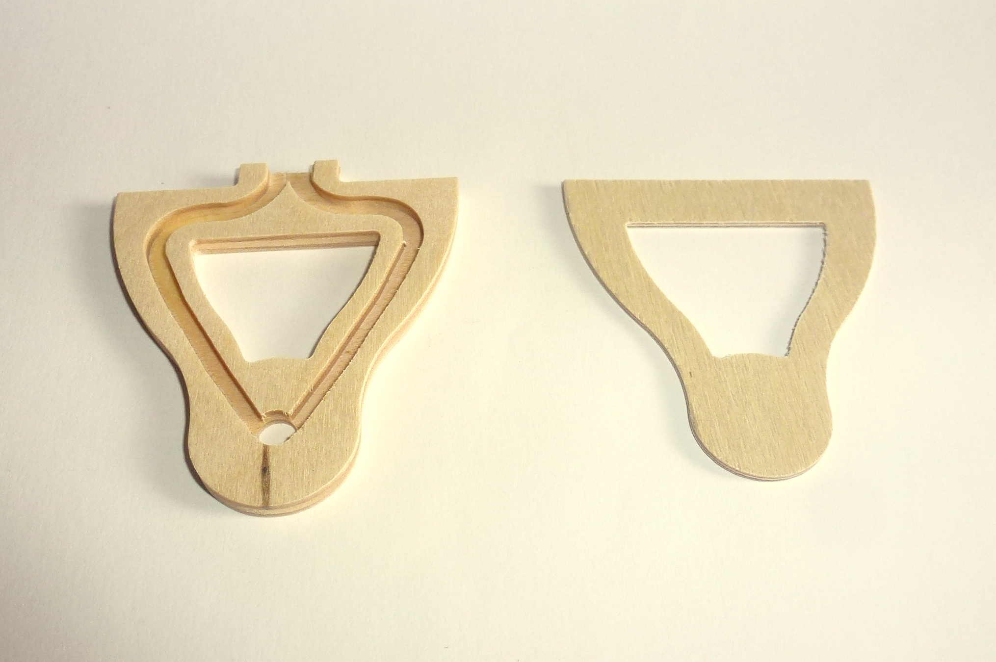 Lichtertüllenhalter aus Birkesperrholz, mit eingefräster Kabelnut