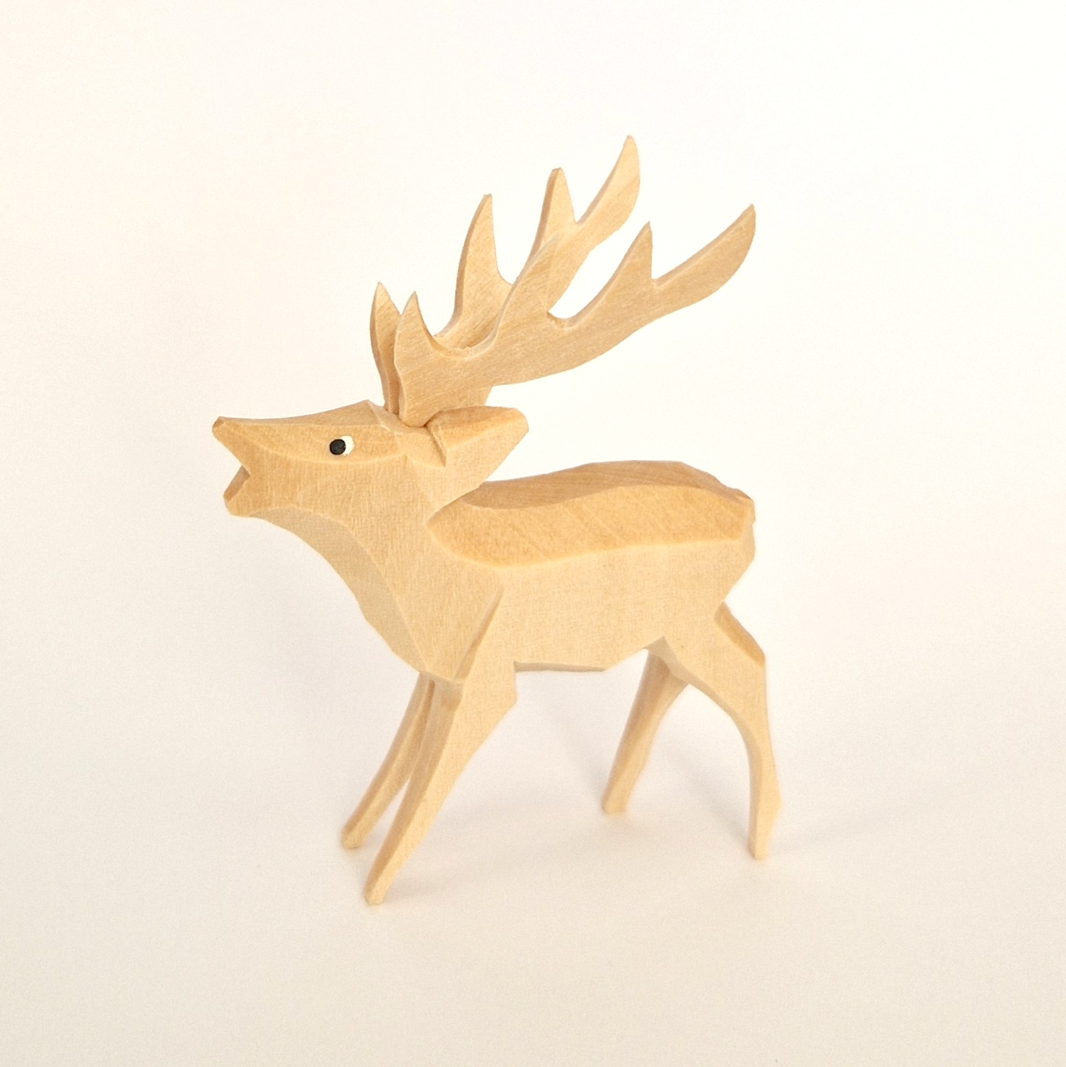 Hirsch - geschnitzt