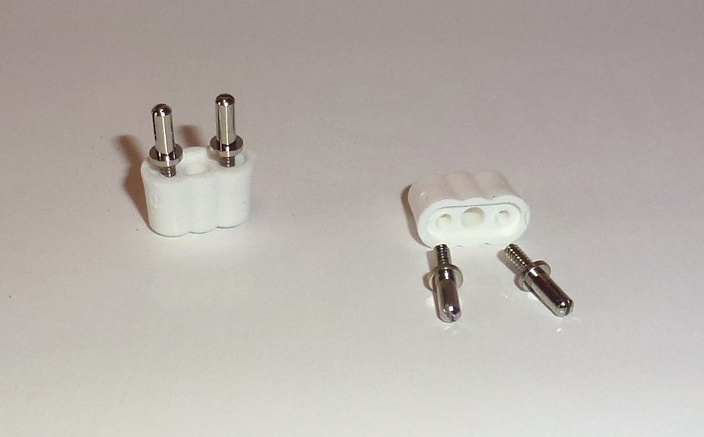 kleiner 2-fach Stecker mit Stift 2,5mm