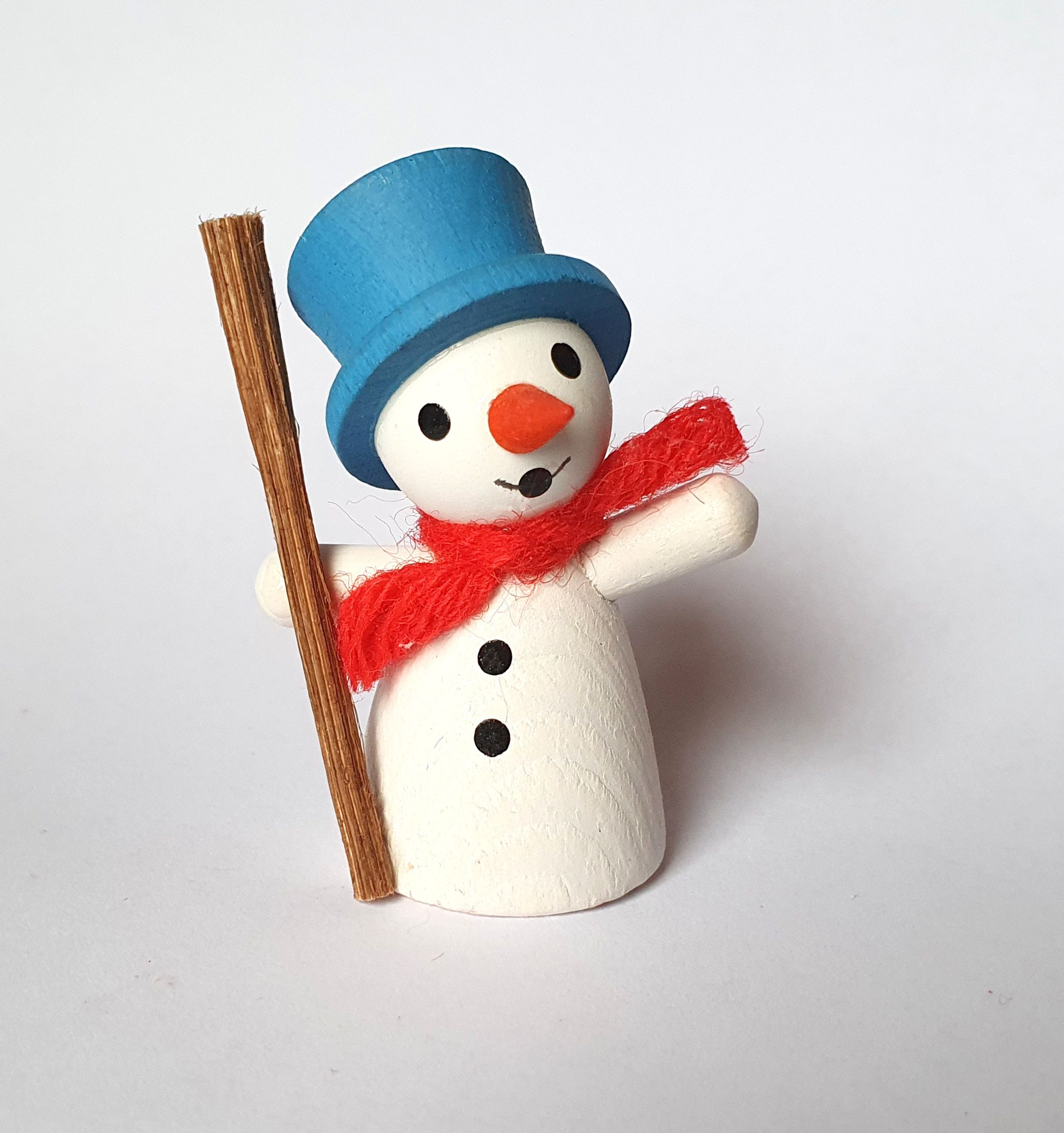 Schneemann mit blauen Zylinder