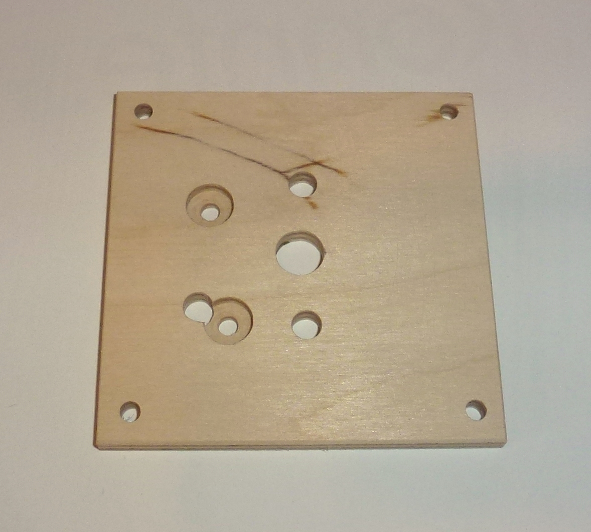 Grundplatte für Mörzmotor aus Sperrholz, 80x80mm