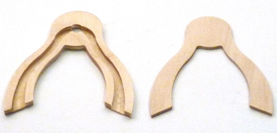 Lichtertüllenhalter für Ecke aus Birkesperrholz, mit eingefräster Kabelnut