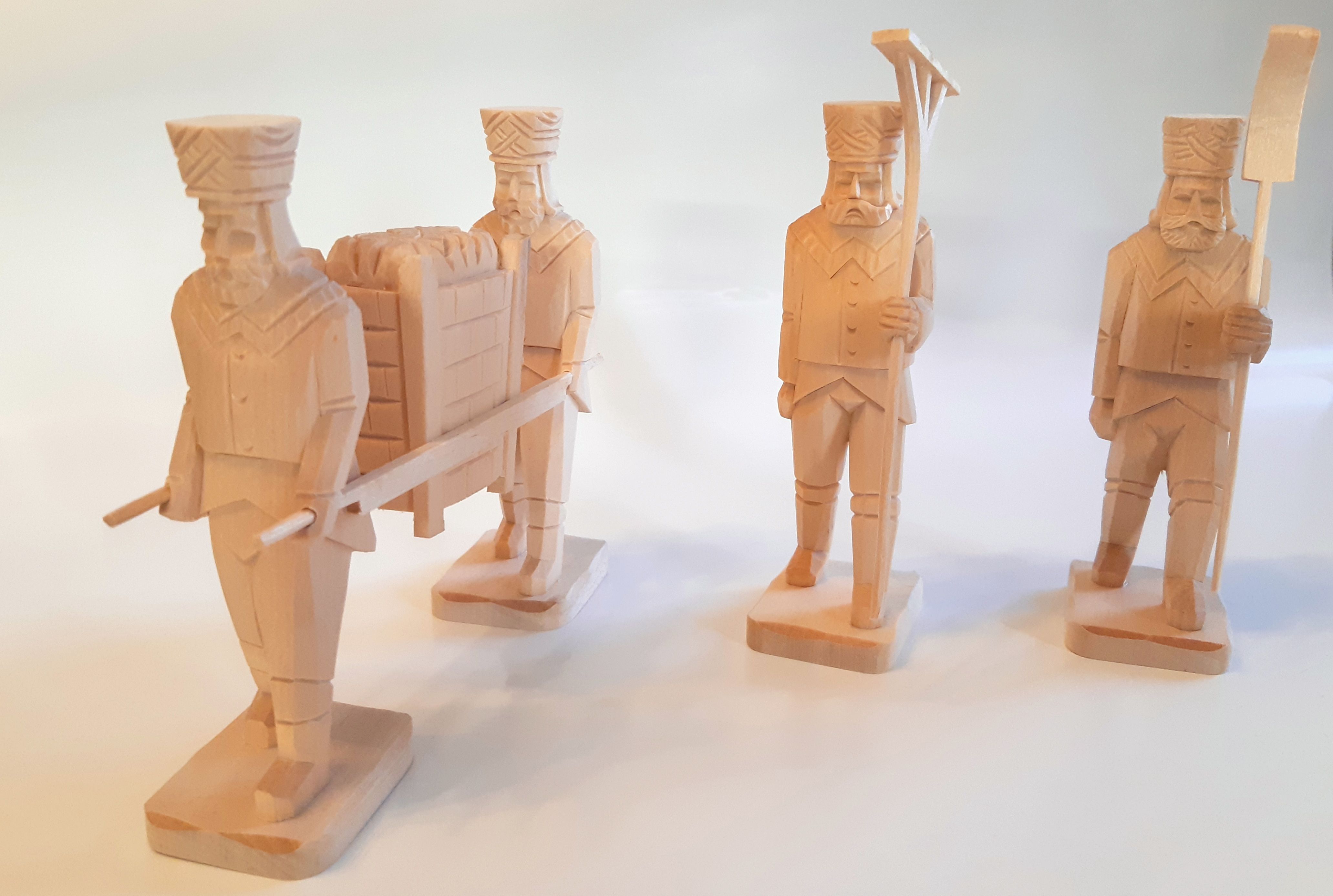 Bergmänner geschnitzt - Gruppe 3 Erzträger - vierteilig