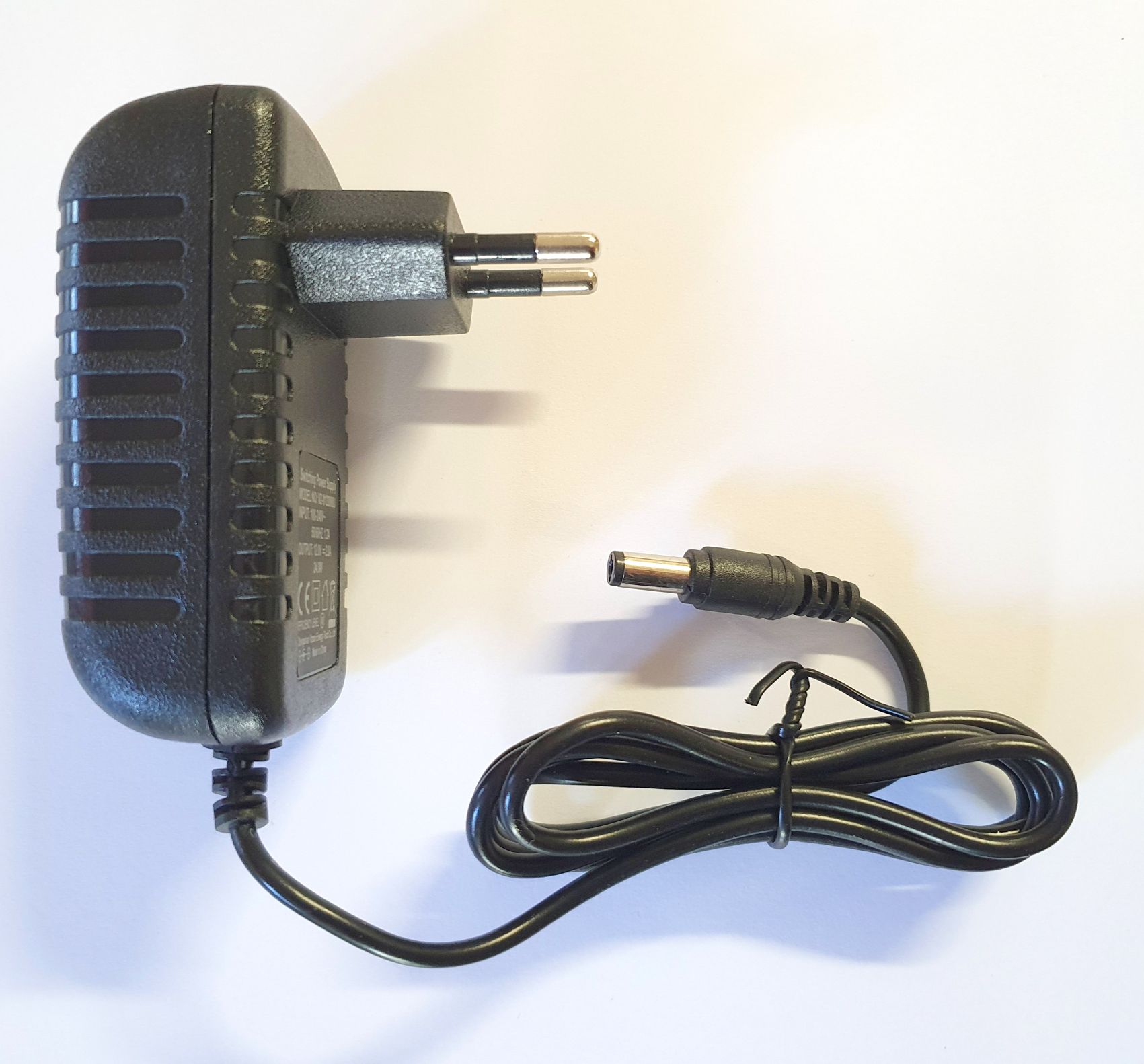 AC/DC 12V 2A Netzteil / Netzadapter / Trafo